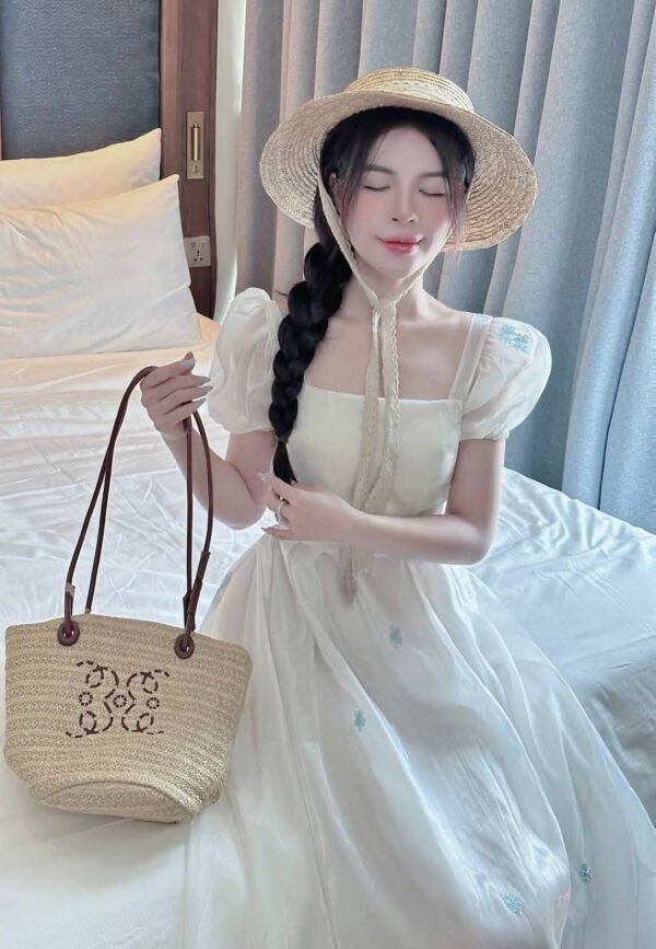Váy Trắng Tinh Khôi