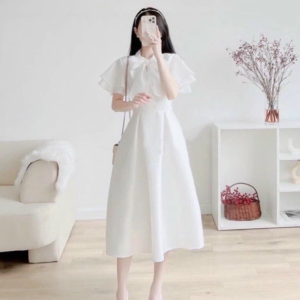 Váy trắng xòe cổ nơ tay cánh bướm