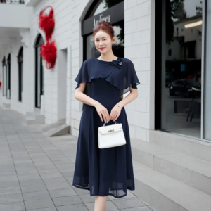 Váy midi xanh navy tay cape đính hoa thanh lịch