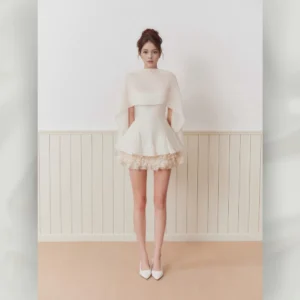 Đầm váy xoè mini trên đầu gối xếp tầng kèm áo choàng ngoài